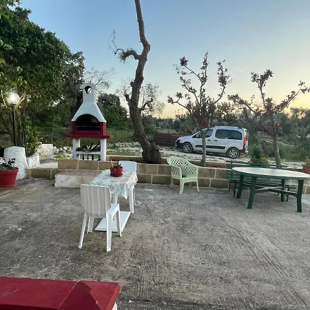 Trullo Dei Ricordi * オストゥーニ
