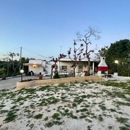 Trullo Dei Ricordi オストゥーニ